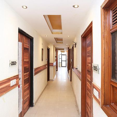 Oyo Flagship Hotel F Five New Delhi Exterior foto