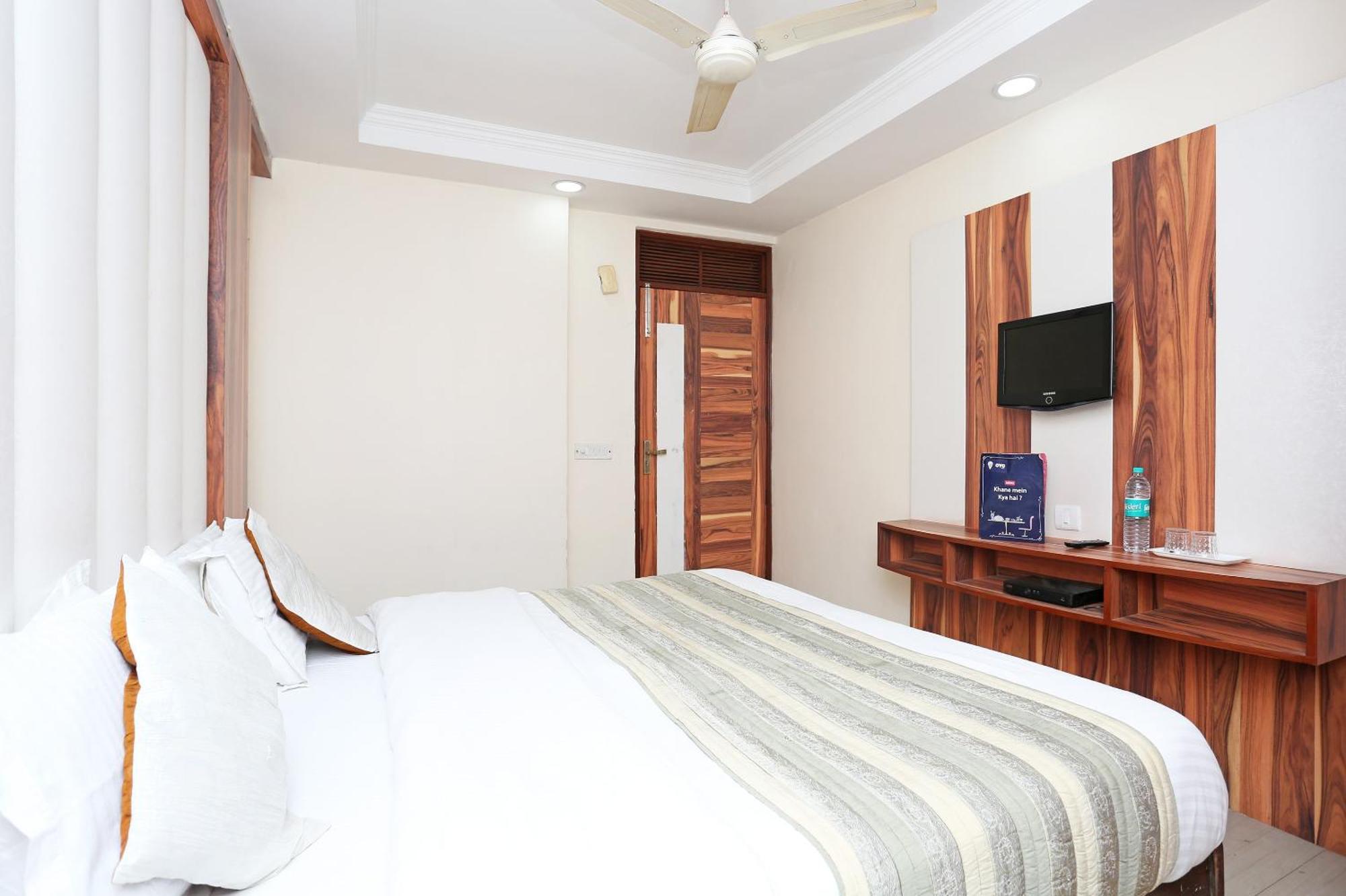 Oyo Flagship Hotel F Five New Delhi Exterior foto
