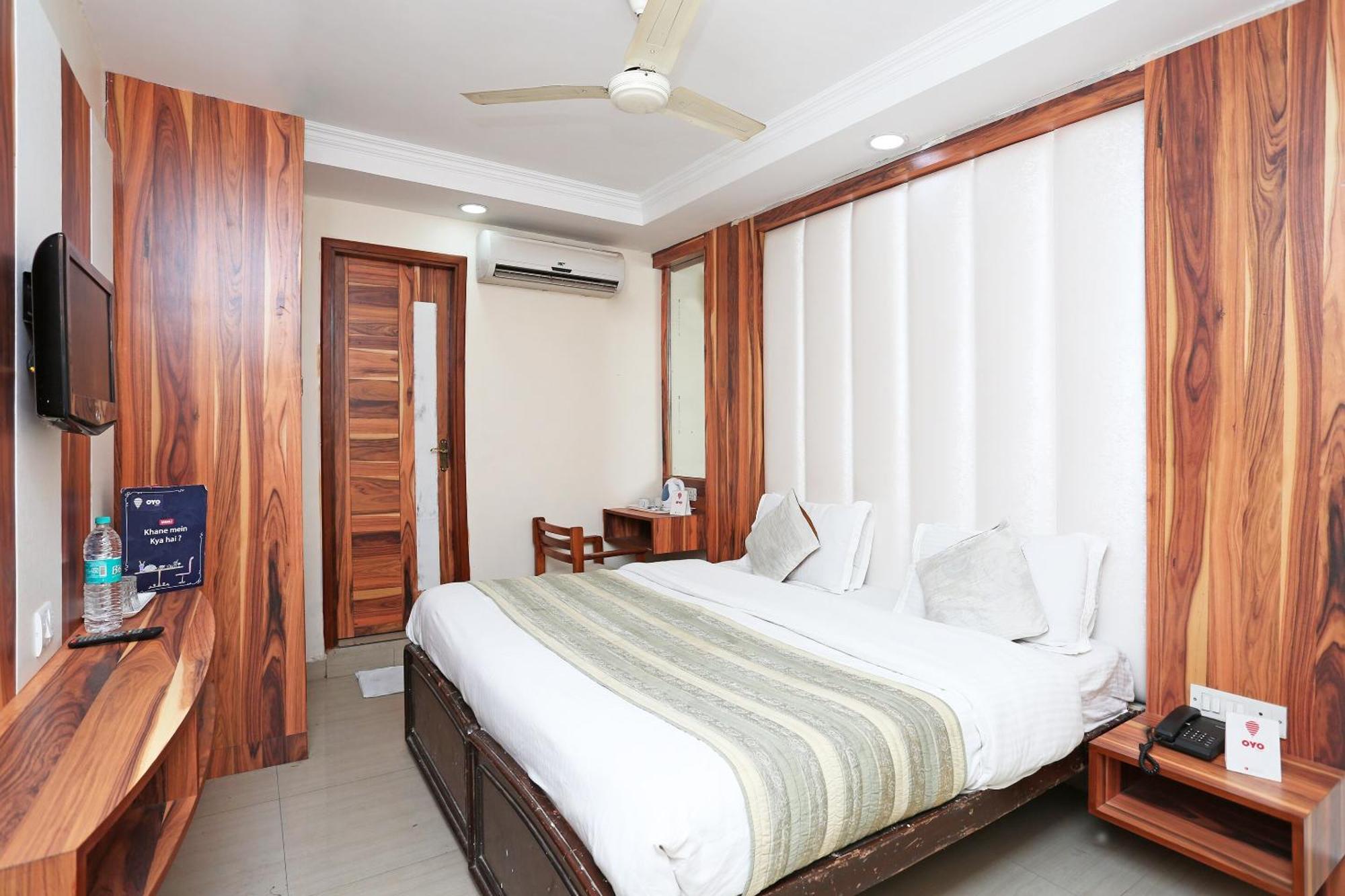 Oyo Flagship Hotel F Five New Delhi Exterior foto