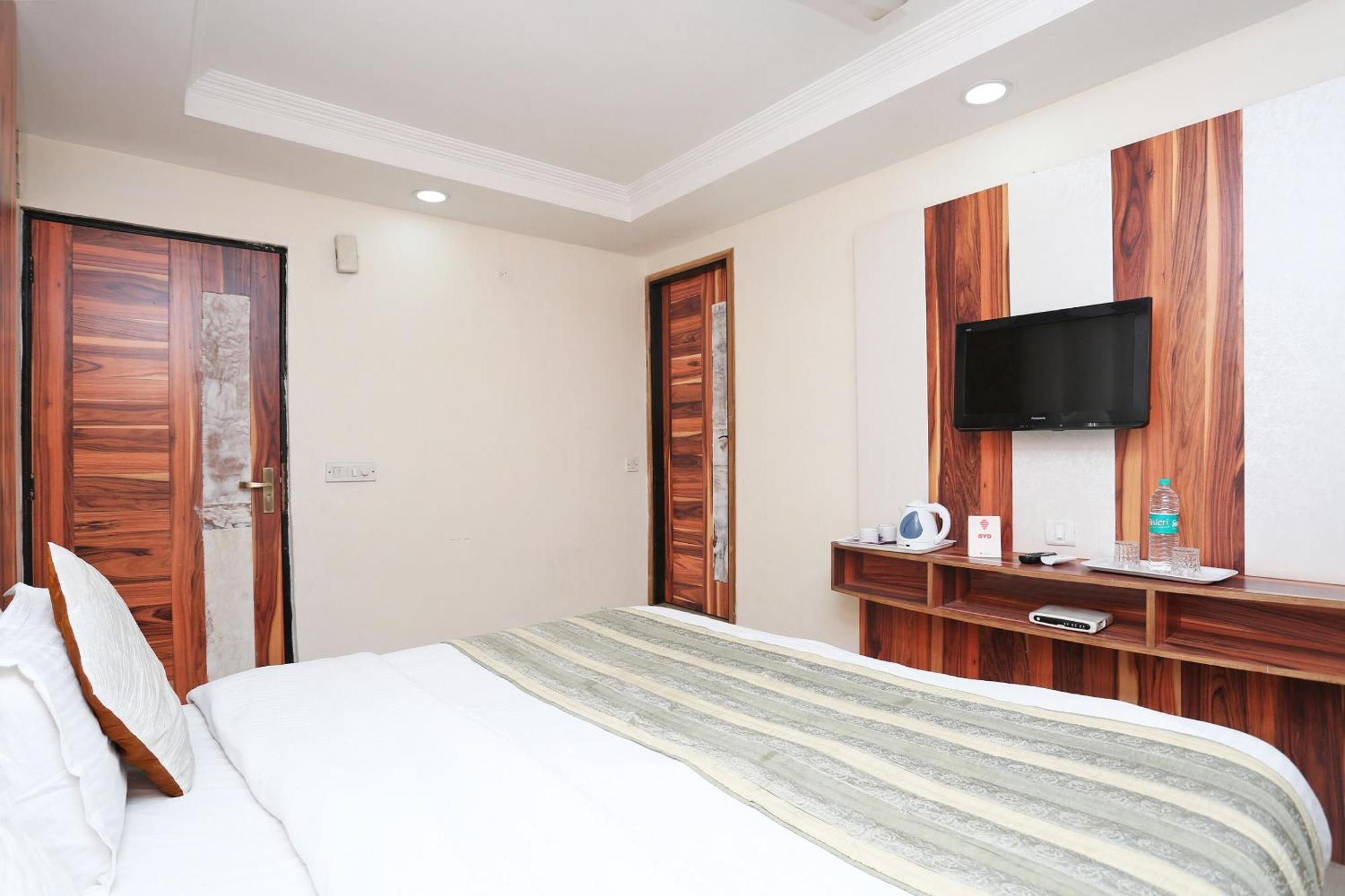 Oyo Flagship Hotel F Five New Delhi Exterior foto