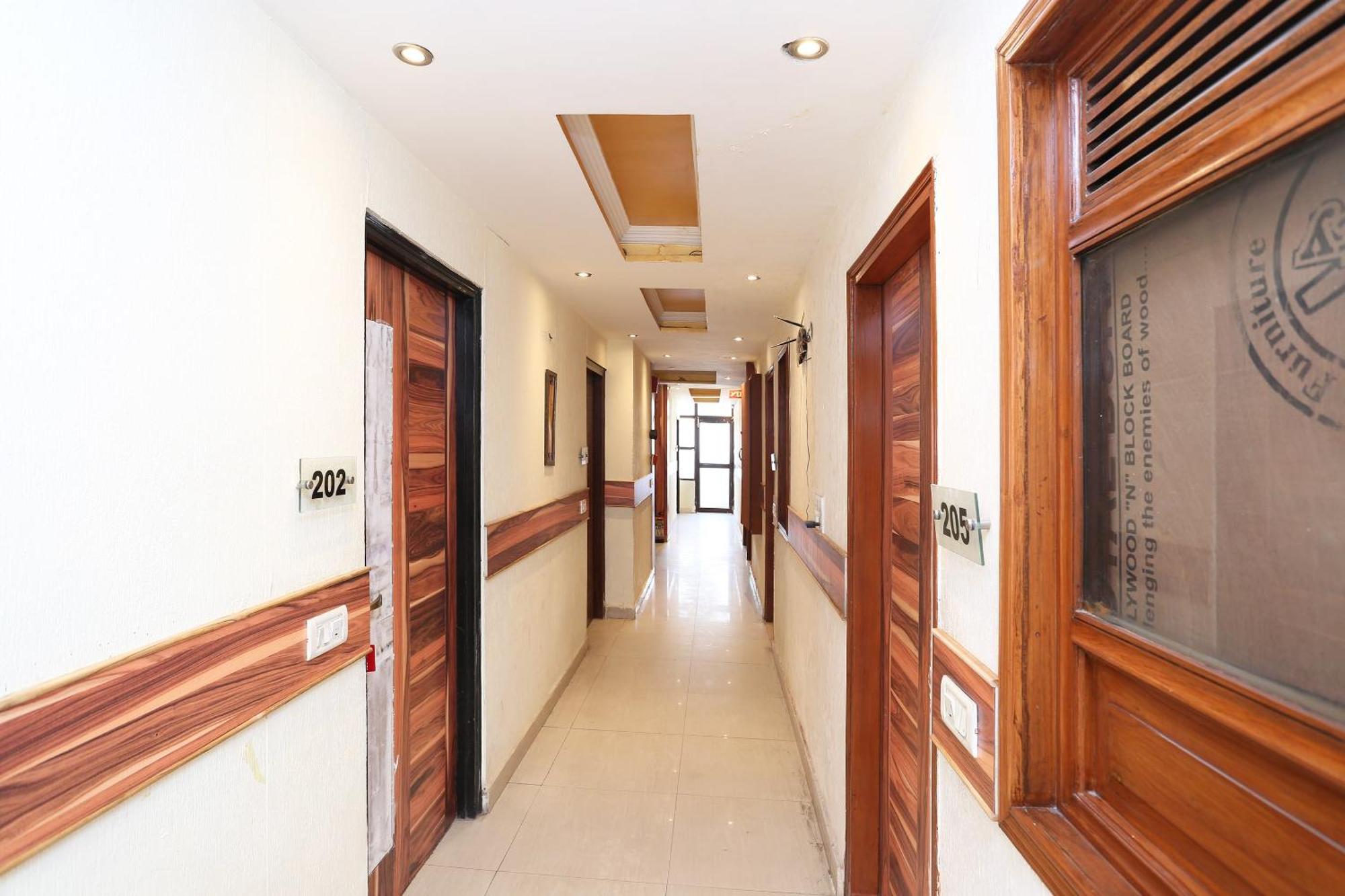 Oyo Flagship Hotel F Five New Delhi Exterior foto