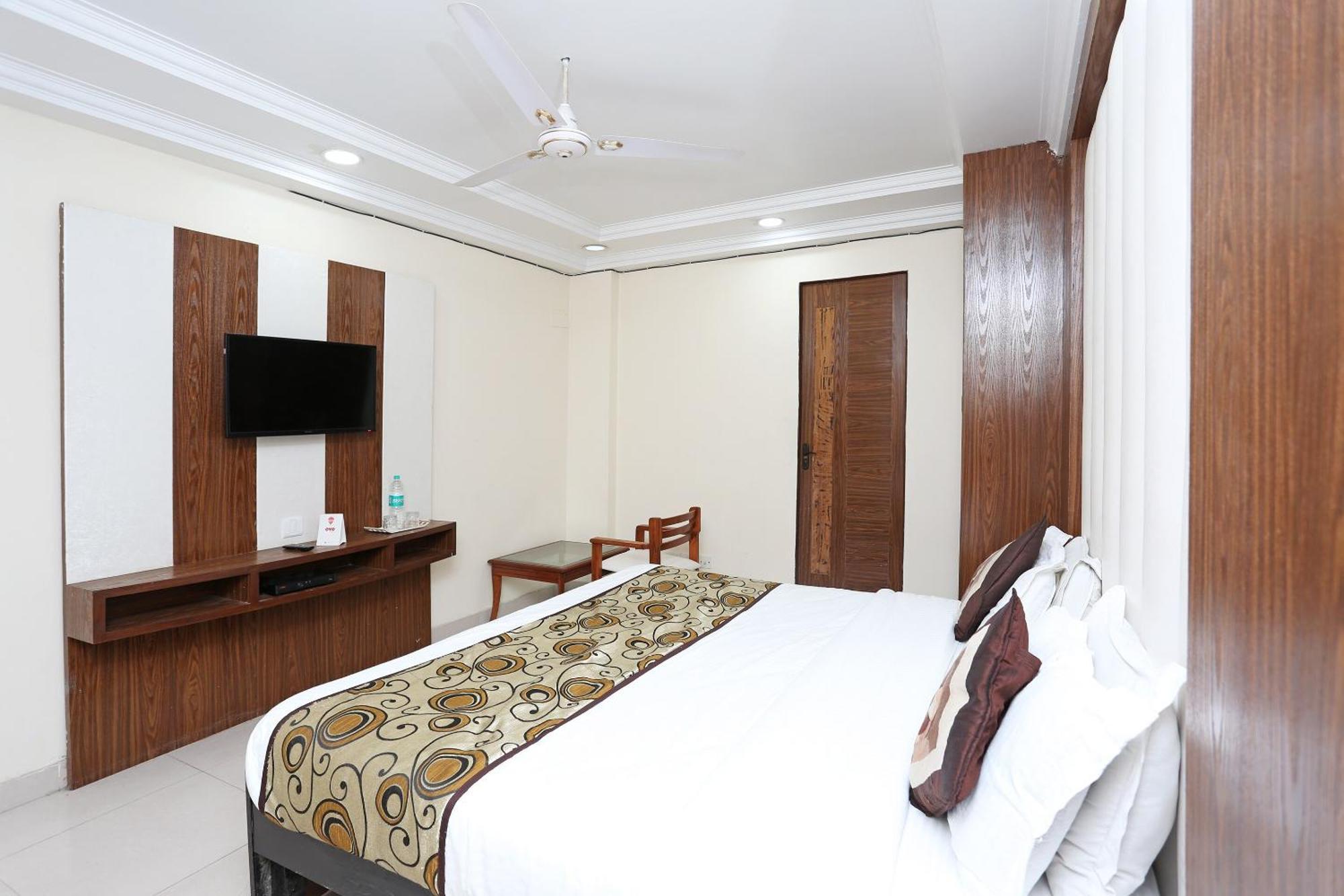Oyo Flagship Hotel F Five New Delhi Exterior foto