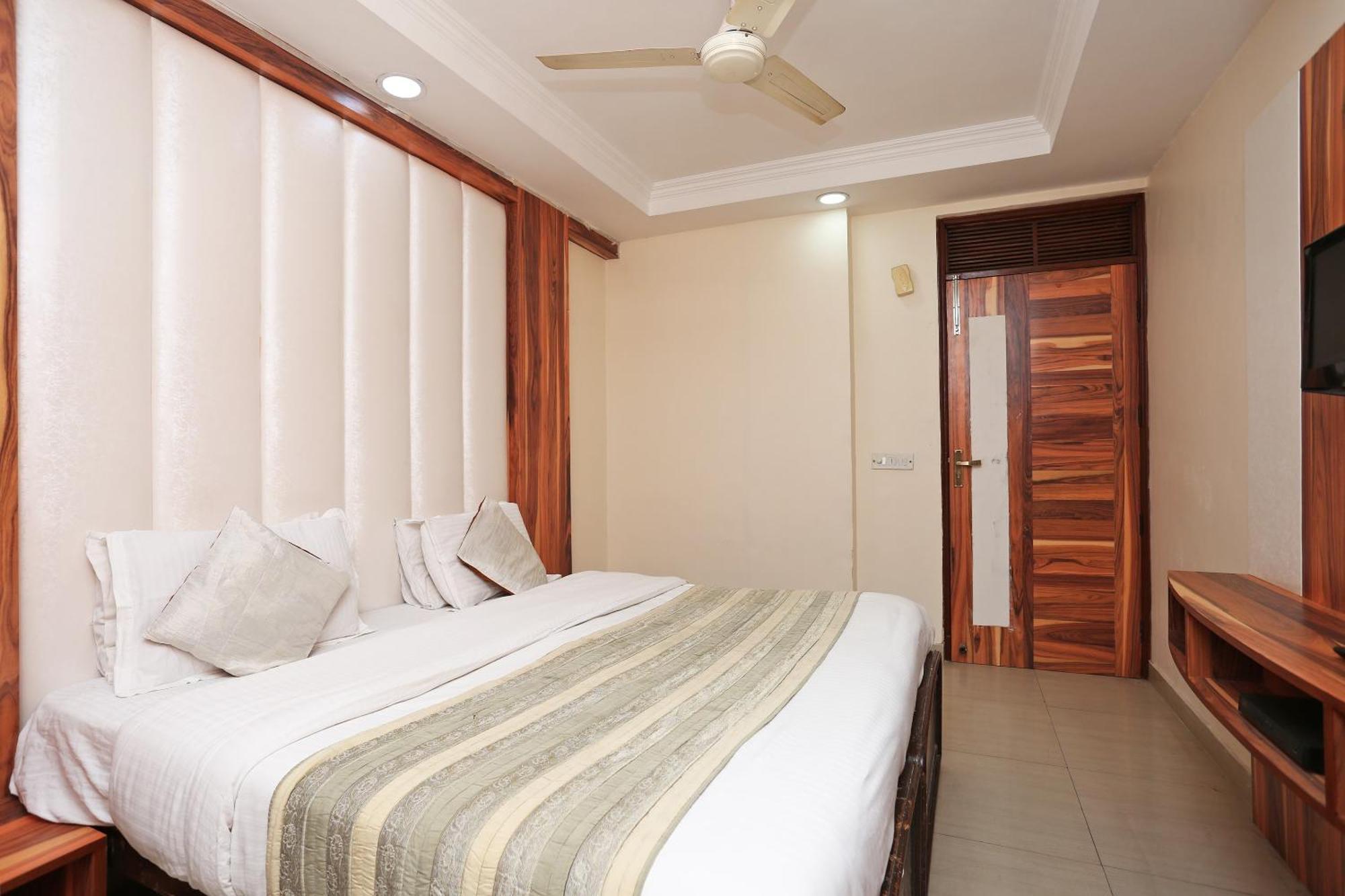 Oyo Flagship Hotel F Five New Delhi Exterior foto