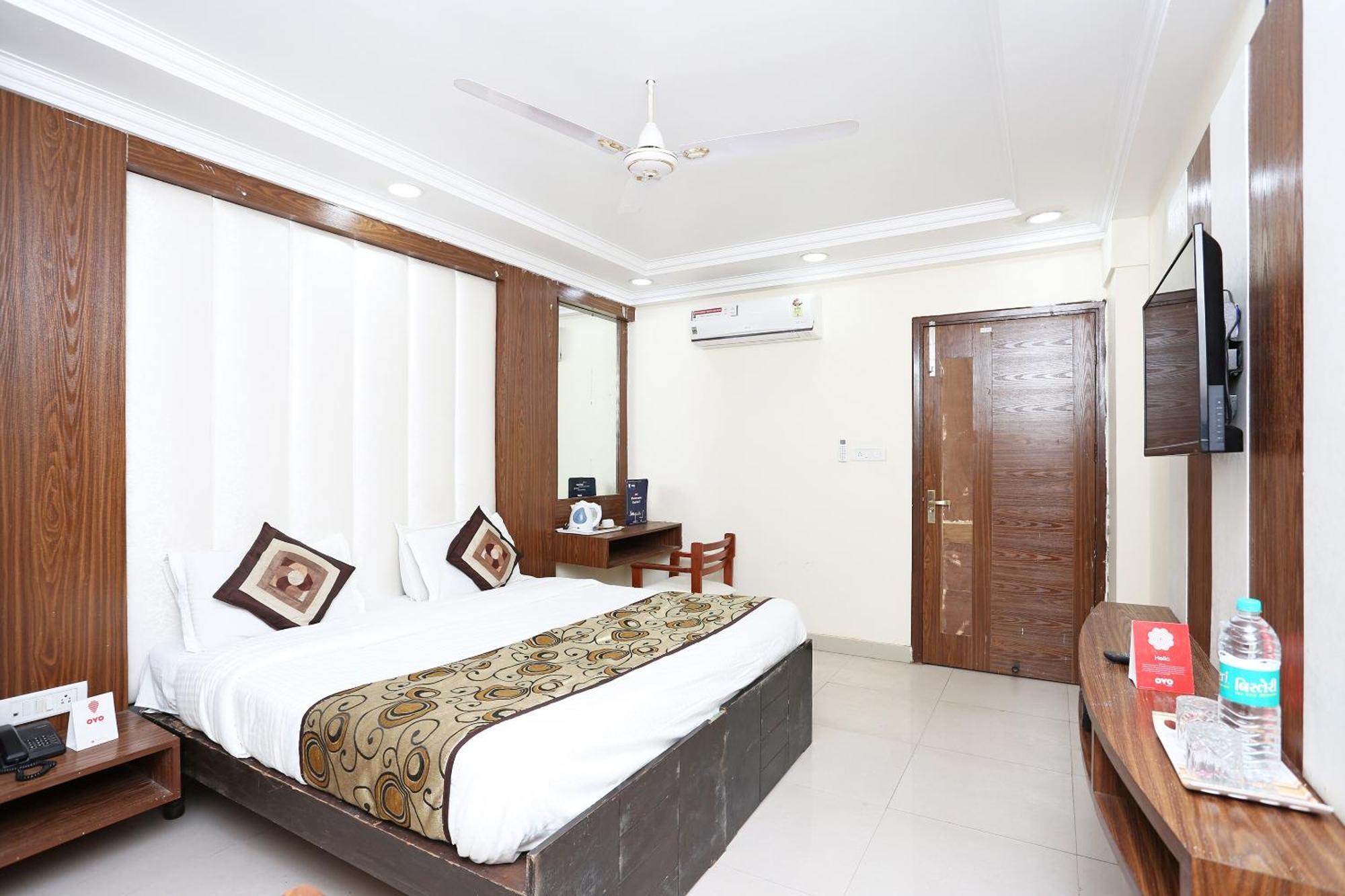 Oyo Flagship Hotel F Five New Delhi Exterior foto