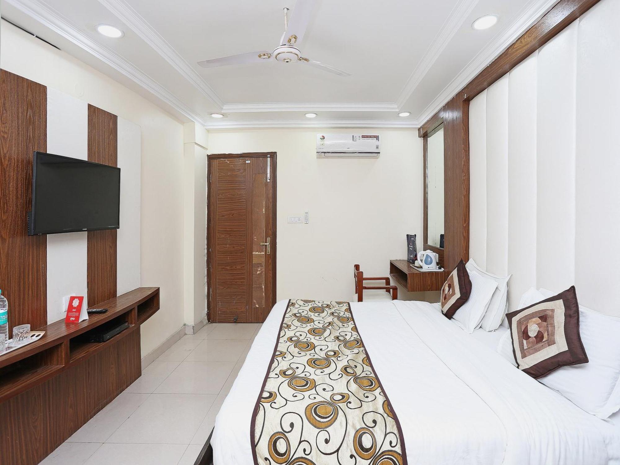 Oyo Flagship Hotel F Five New Delhi Exterior foto